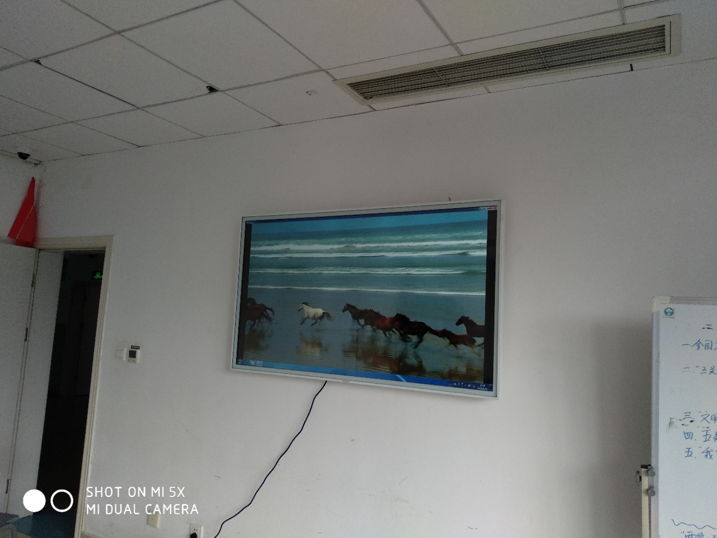 信特安65寸壁掛一體機(jī)入駐四川某醫(yī)院