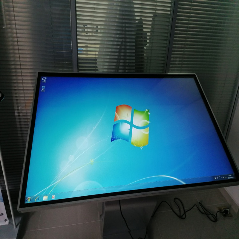 信特安65英寸臥式一體機(jī)入駐南京某公司
